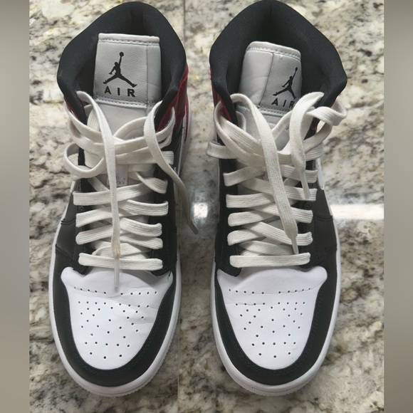 Air Jordan 1 Mid Black White Noble Red
BQ6472 016 Women's size 7.5 EUC - Picture 6 of 13